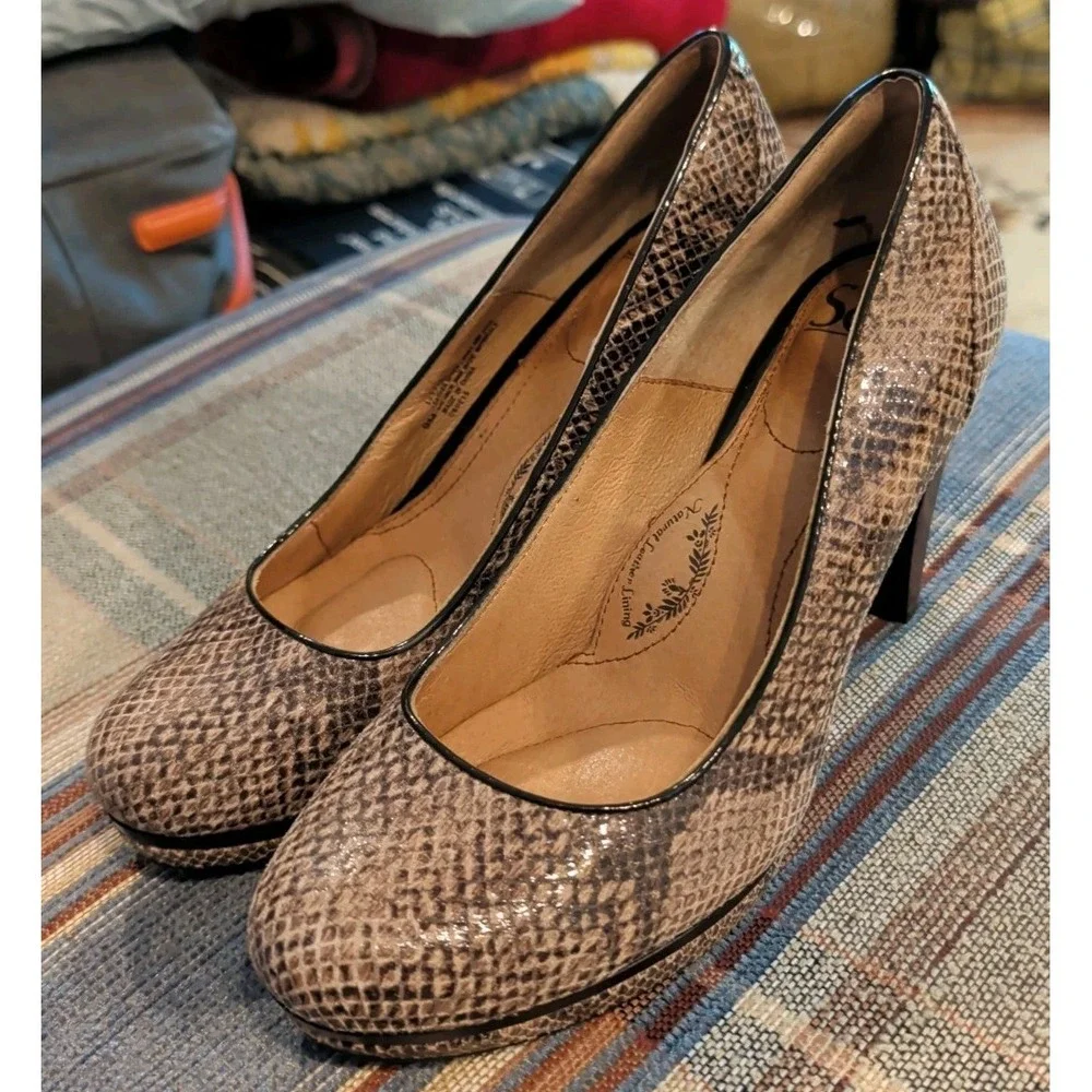 Women's New Sofft Brown Leather Snake Embossed Pumps Heels Shoes size 9M